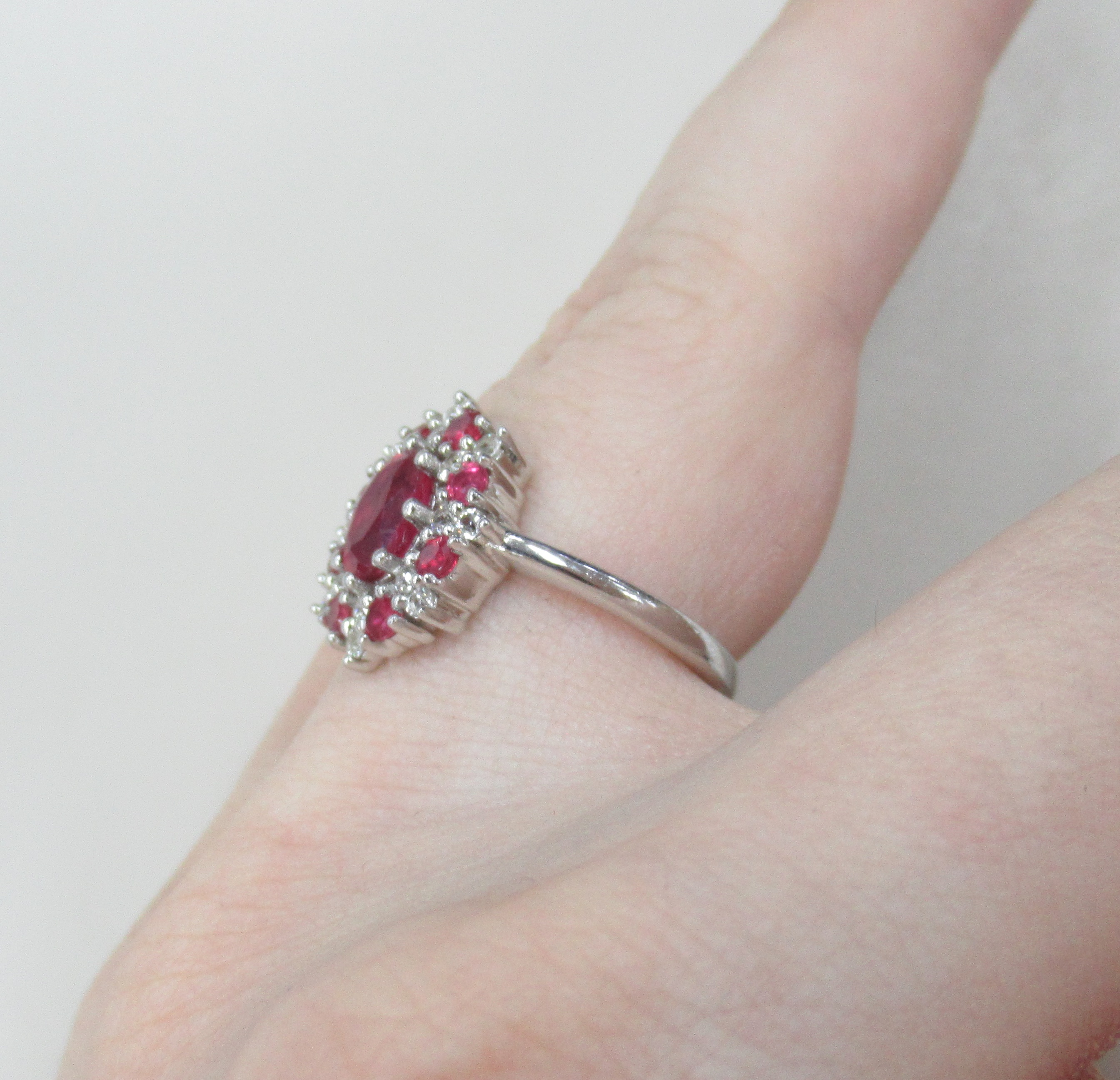 Серебряное кольцо с рубинами